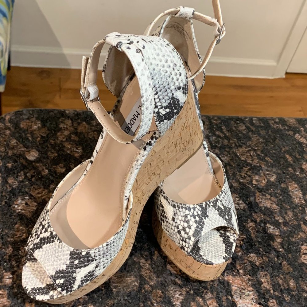 Gently Pre-Owned Steve Madden Women's Summers Wedge Sandal -Natural Snake